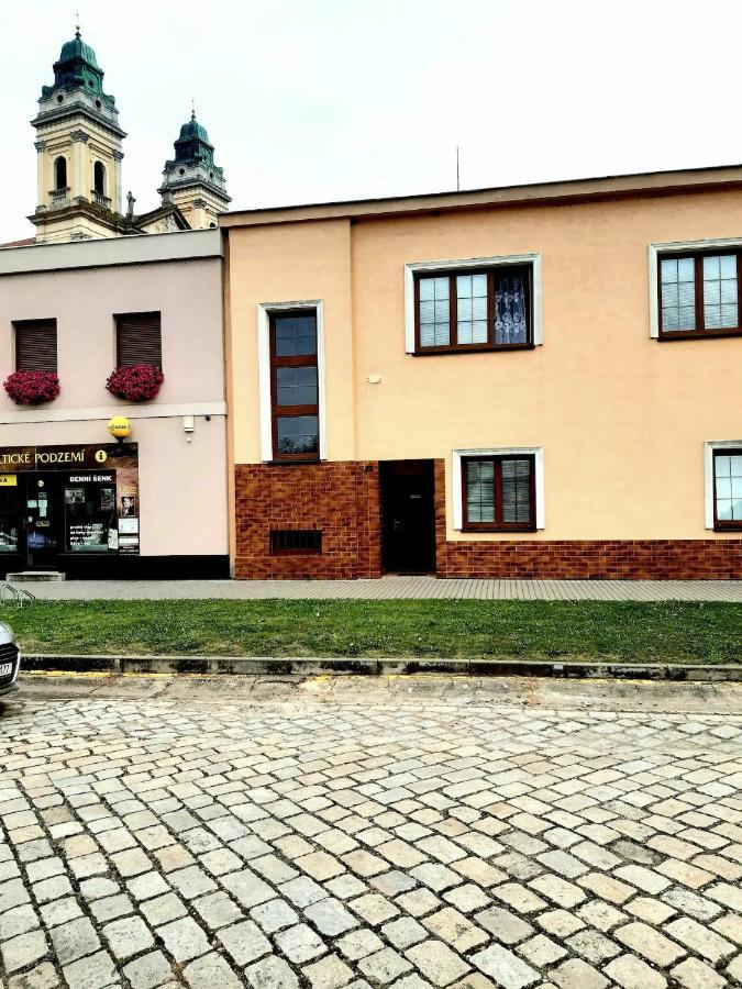 U Pani Malirky Apartment Valtice Bagian luar foto